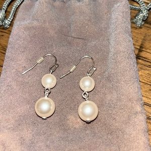 Costume jewelry silver and pearls